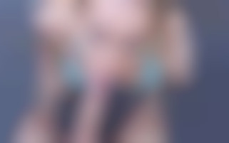 Fellation au bord de la piscine